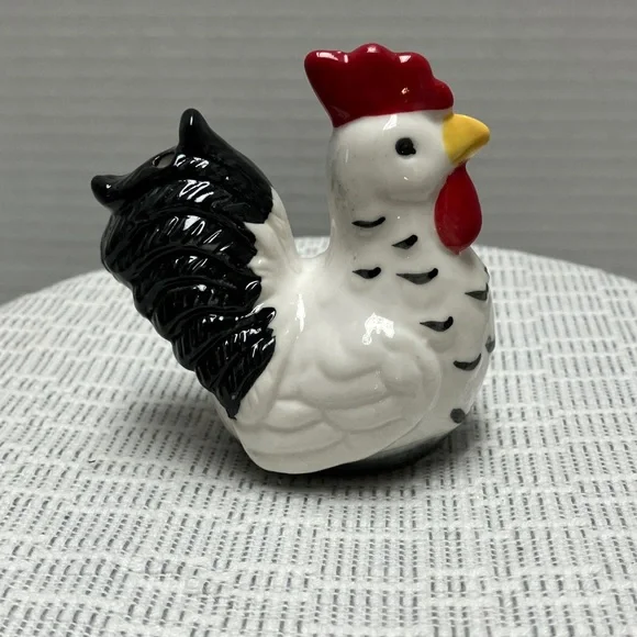 Chicken Salt and Pepper Shakers - Picture 3 of 9